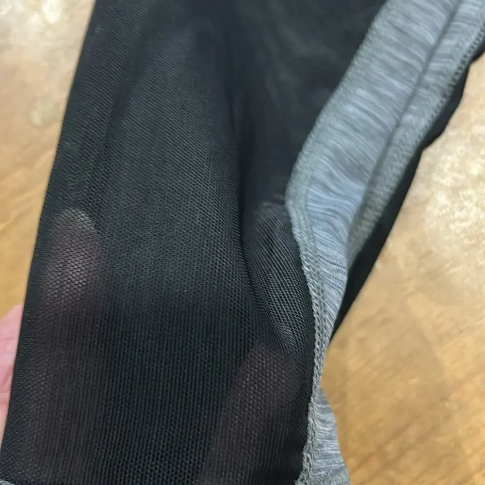 Woman’s Nike Pro Heather Gray with black mesh Leggings Size Small